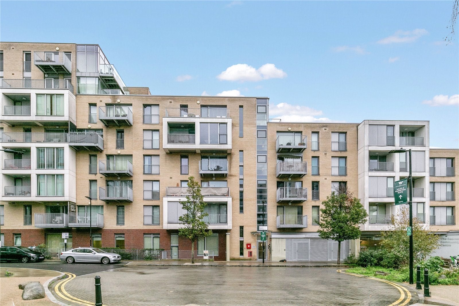 Flat Kayani Avenue in Greater London