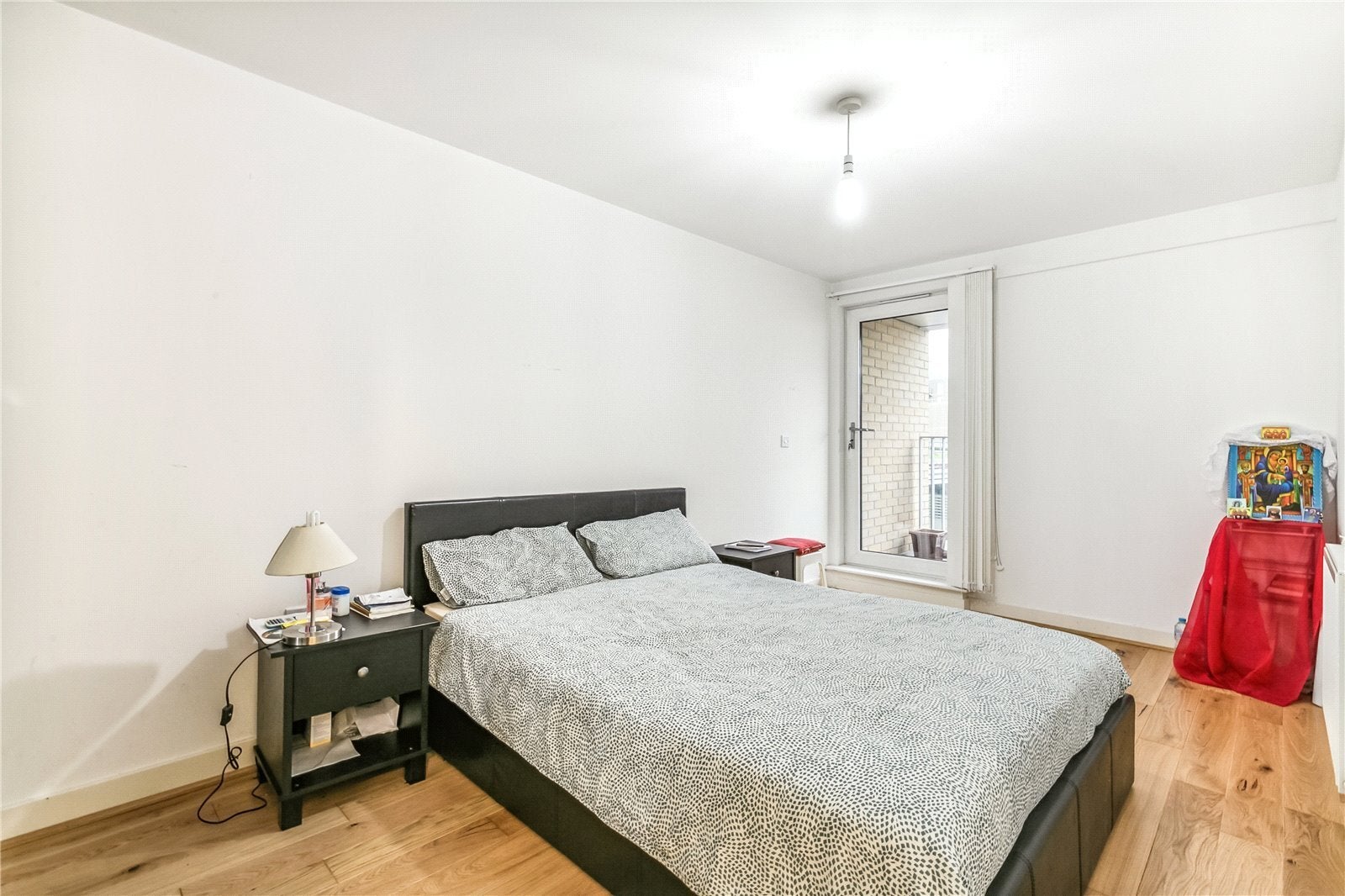 Flat Kayani Avenue in Greater London
