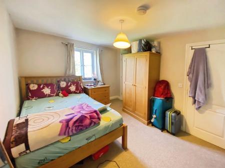 Room Boleyn Avenue in Peterborough