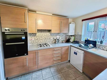Room Boleyn Avenue in Peterborough