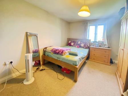 Room Boleyn Avenue in Peterborough