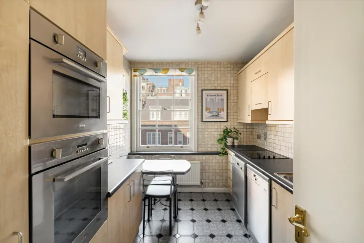 Flat Reeves Mews in City of Westminster