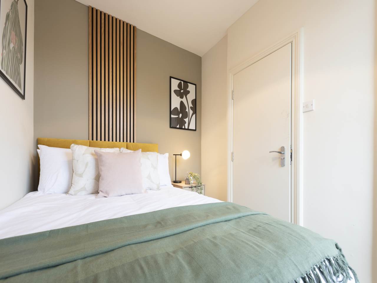 Room Clarence Street in Leeds