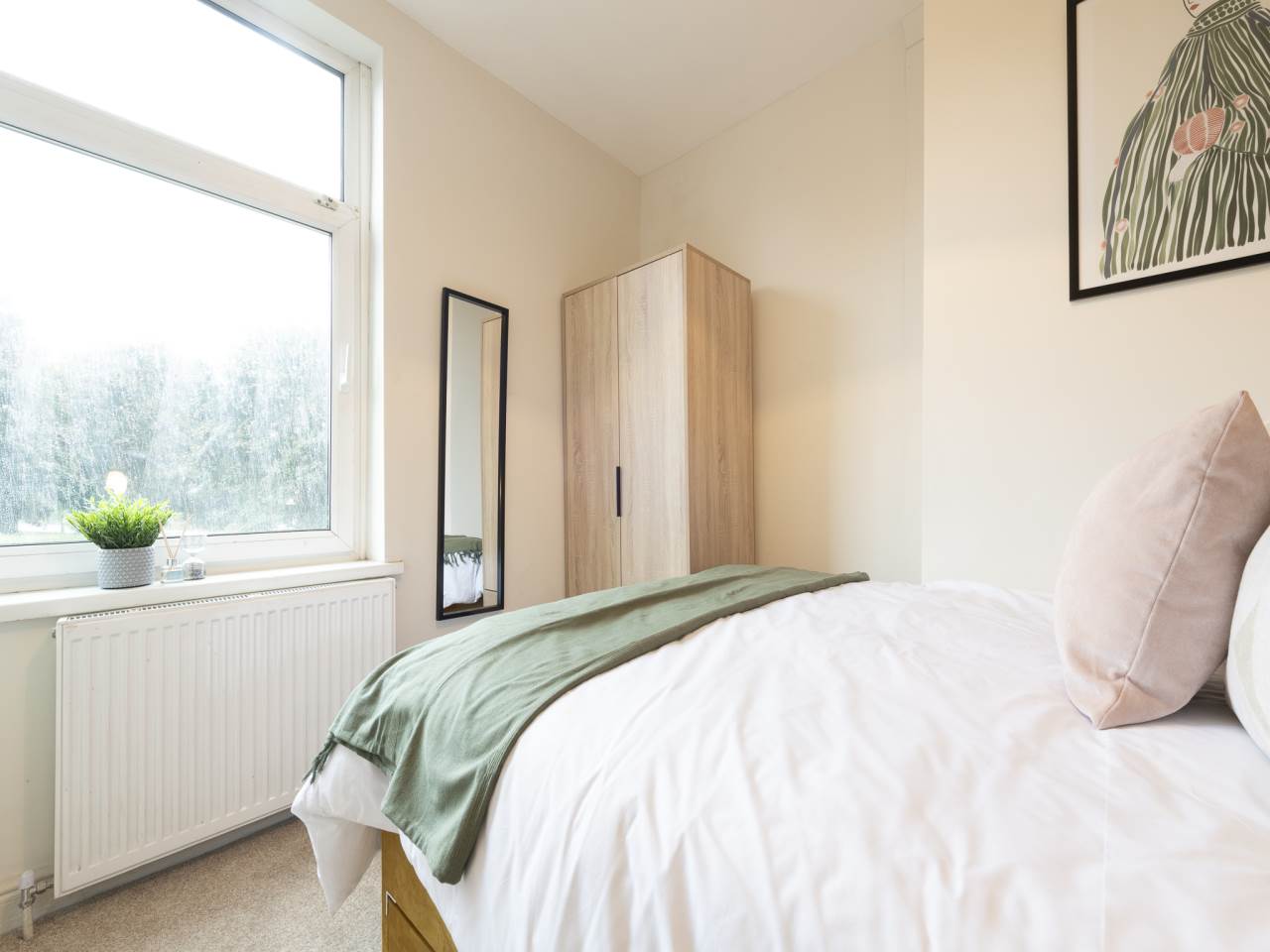 Room Clarence Street in Leeds
