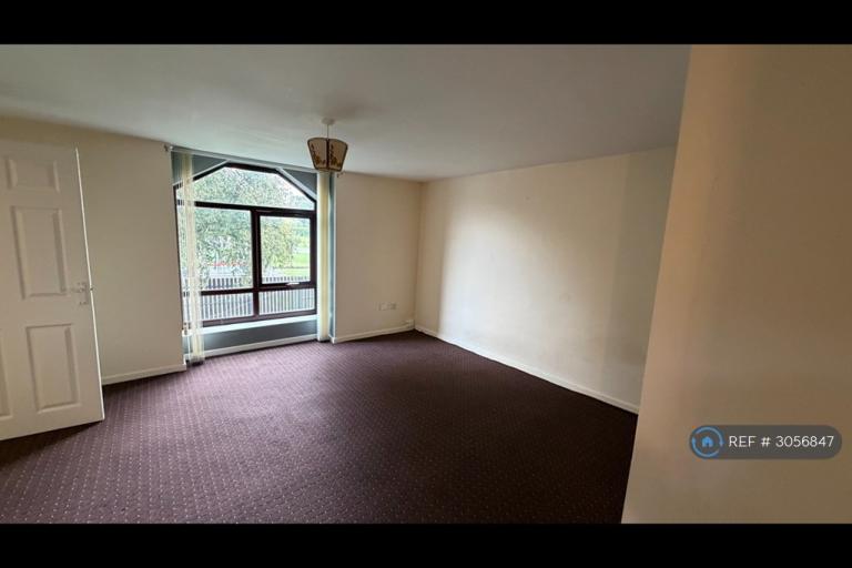 Flat Rosgill Drive in Leeds