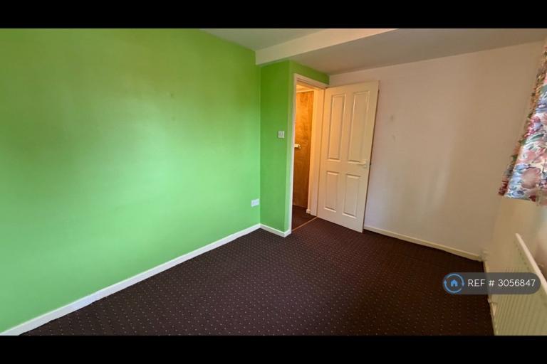 Flat Rosgill Drive in Leeds