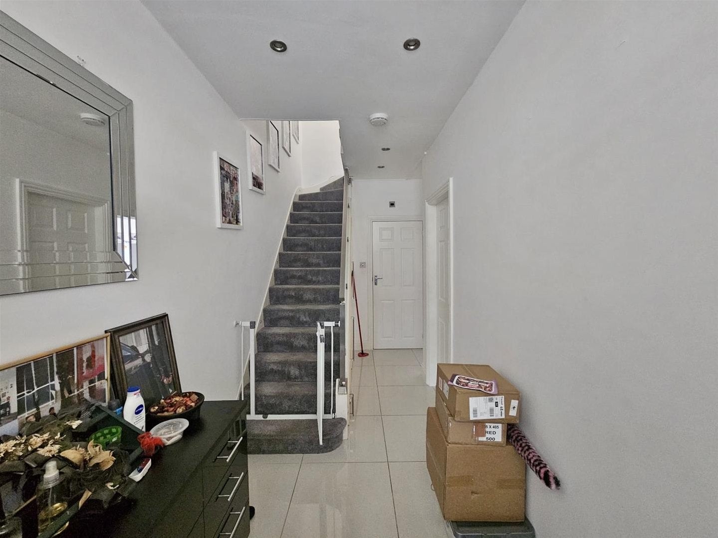 Room Meadowbank Road in Greater London