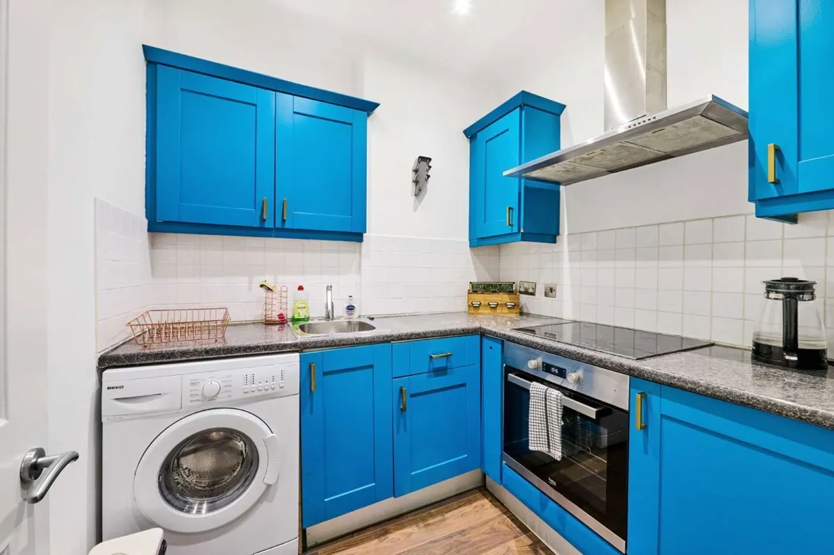 Flat Rodenhurst Road in Greater London