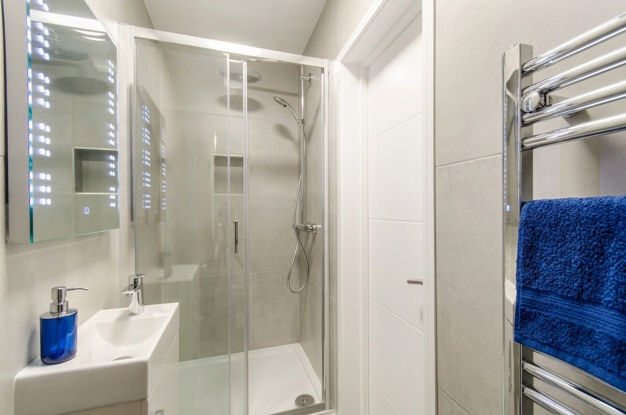 Flat Finborough Road in Greater London