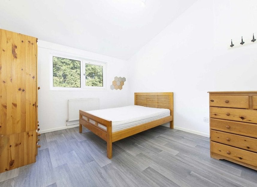 Flat Ashbrook Road in Greater London