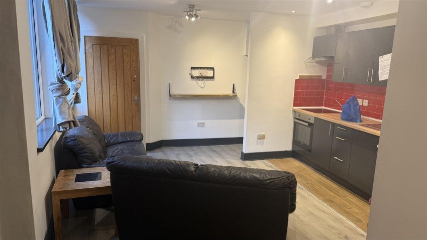 Flat Horrocks Lane in Warrington
