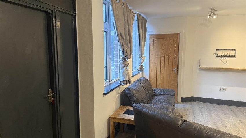 Flat Horrocks Lane in Warrington