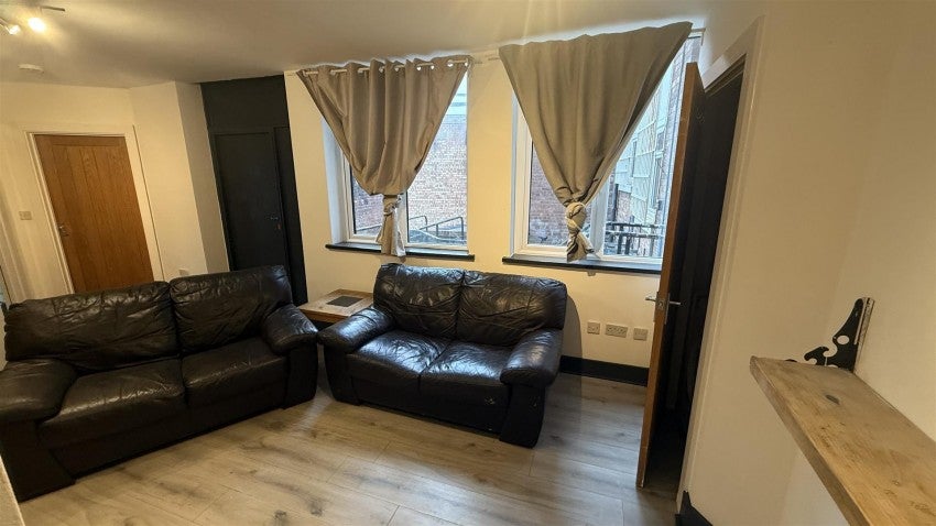 Flat Horrocks Lane in Warrington
