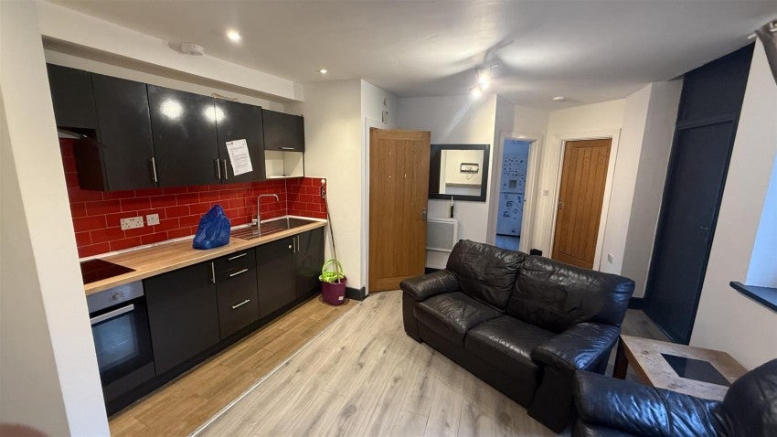 Flat Horrocks Lane in Warrington