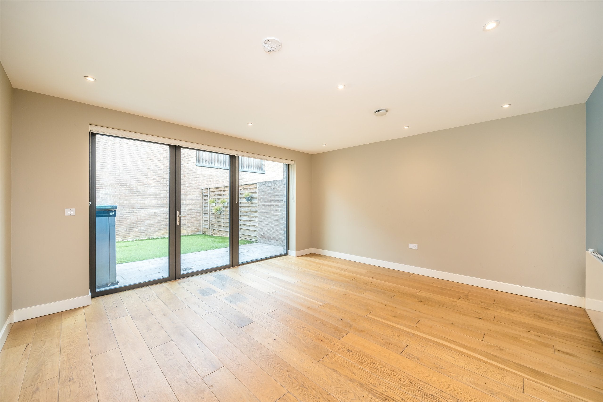 House Billinghurst Way in Greater London