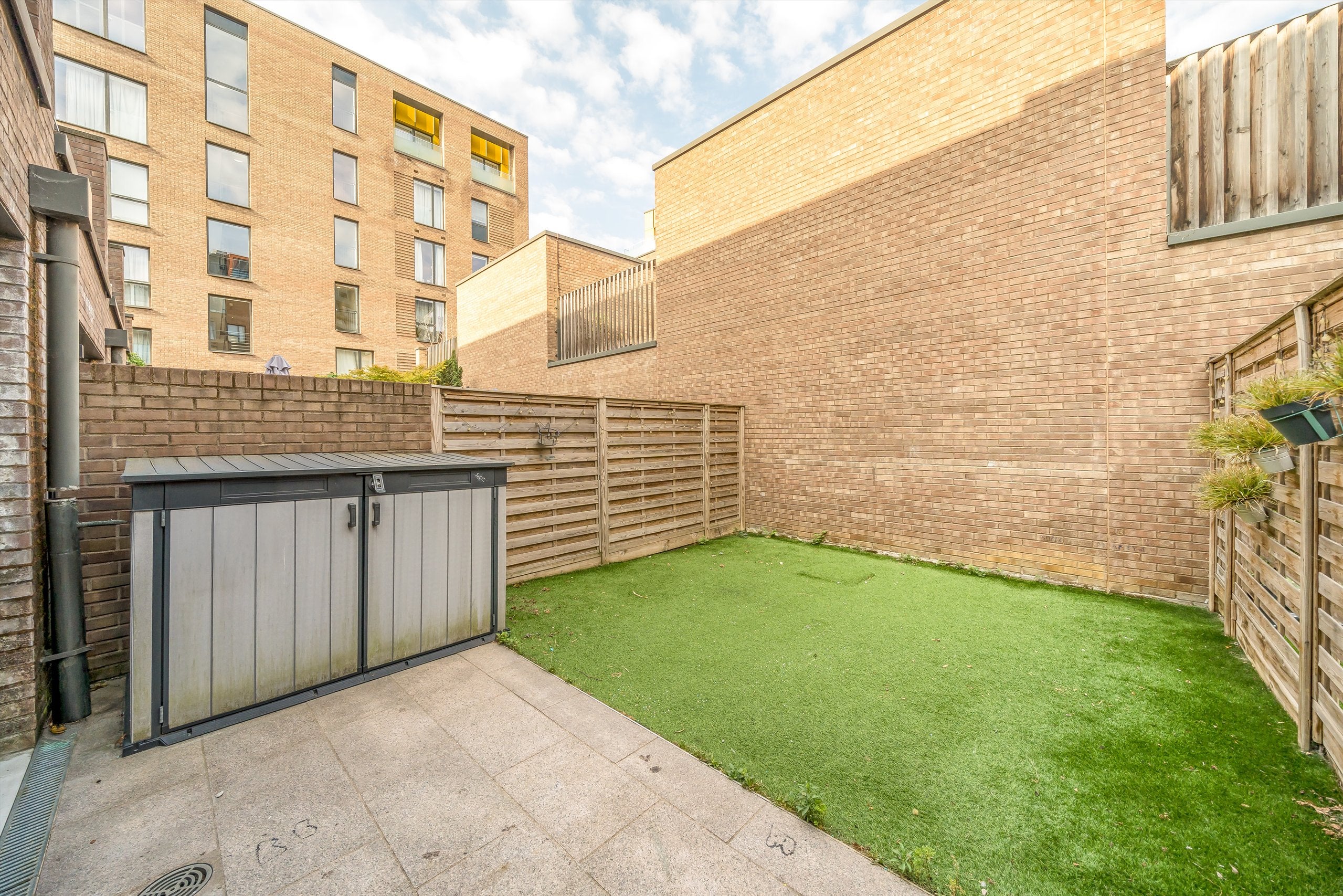 House Billinghurst Way in Greater London