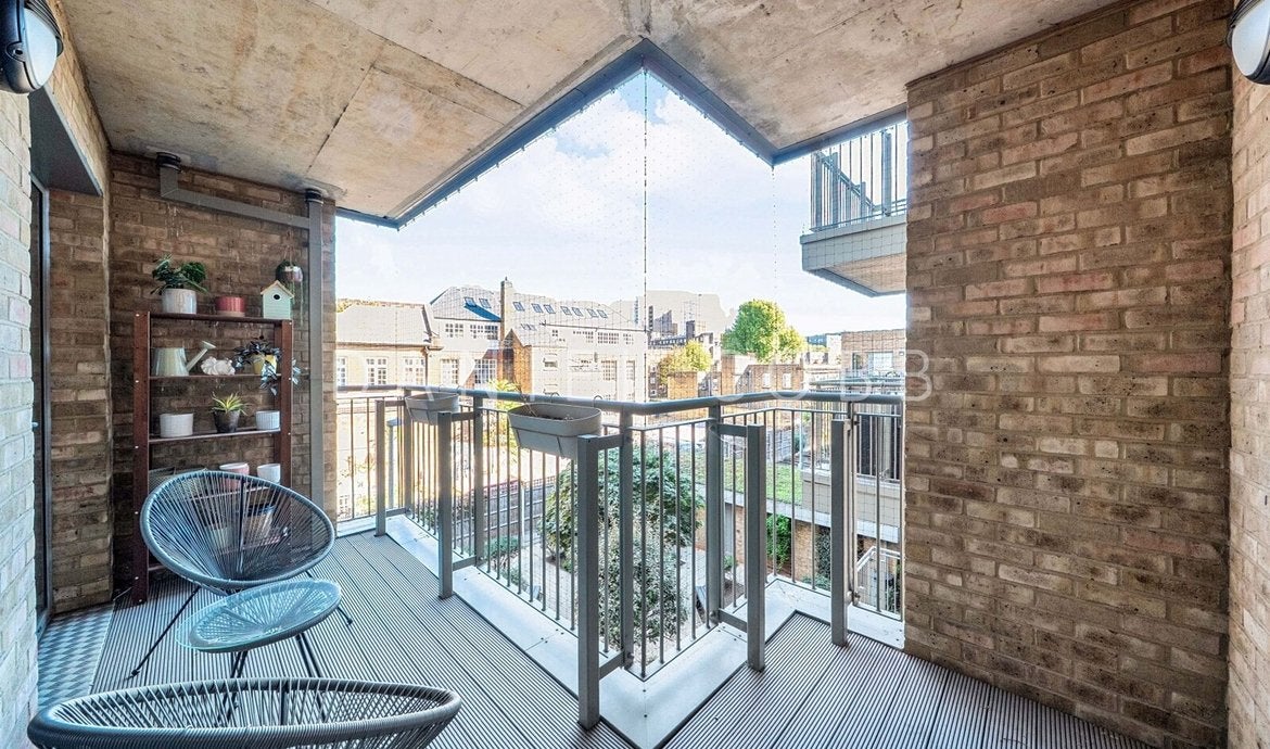 Flat Sancroft Street in Greater London