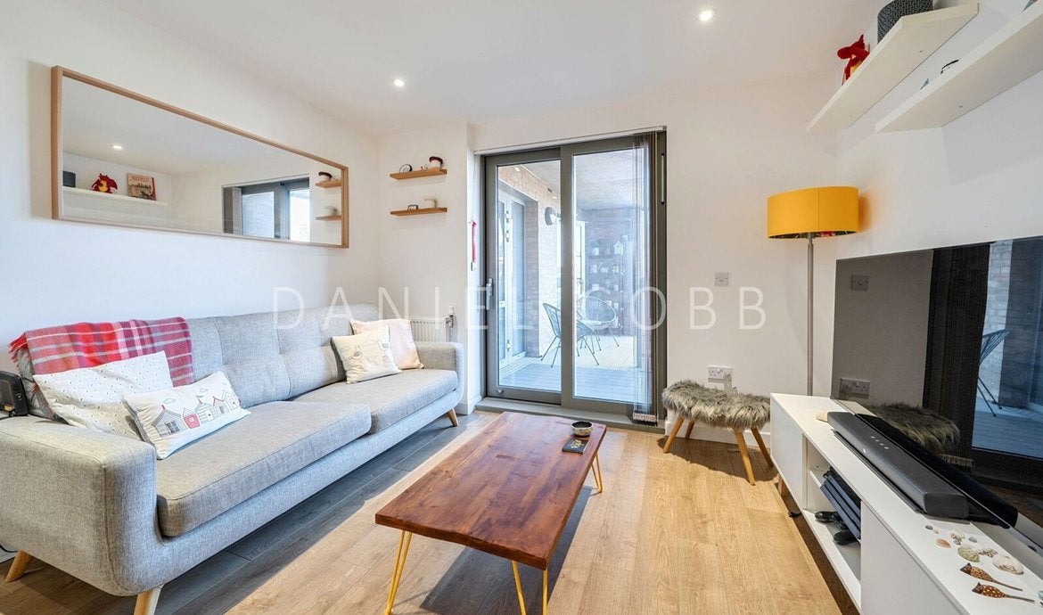 Flat Sancroft Street in Greater London