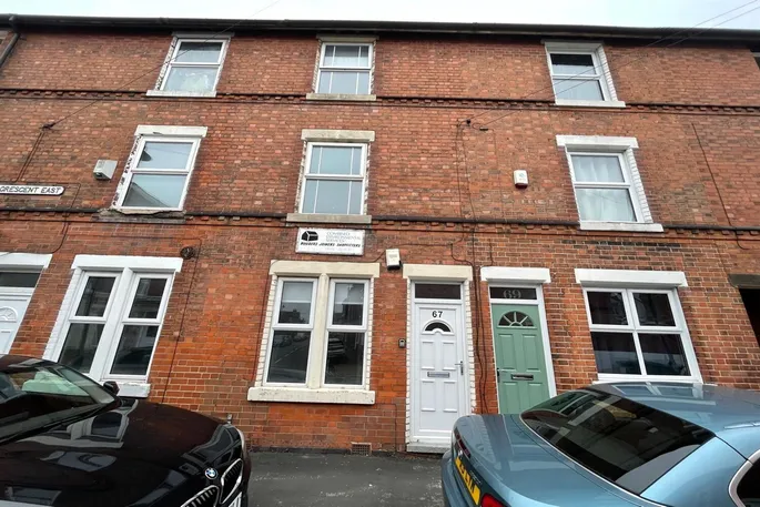 House Wilford Crescent East in Nottingham