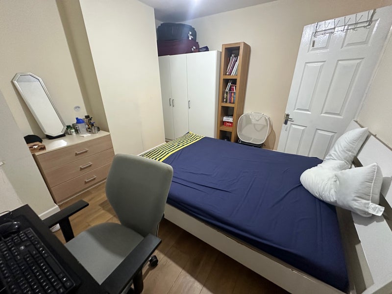 Room Elibank Road in Greater London