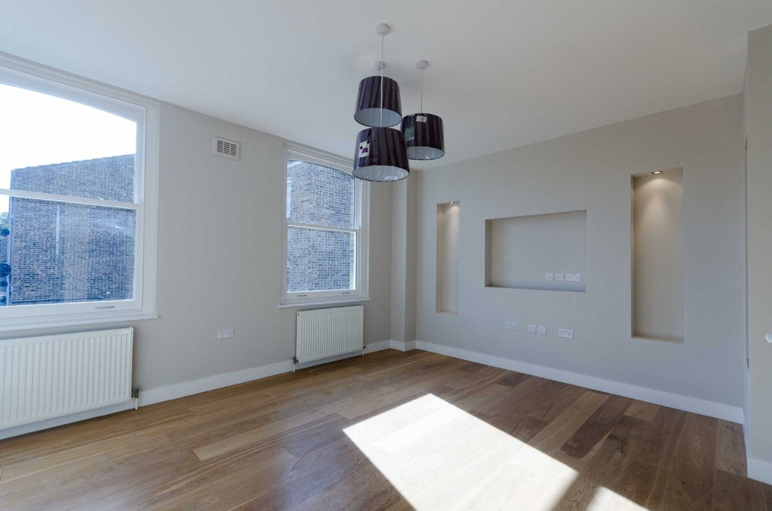 Flat Linnell Road in Greater London