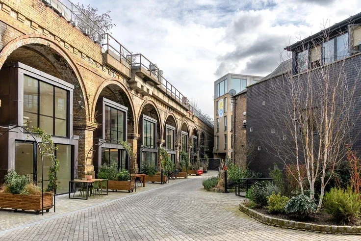 Flat Maltings Place in Greater London