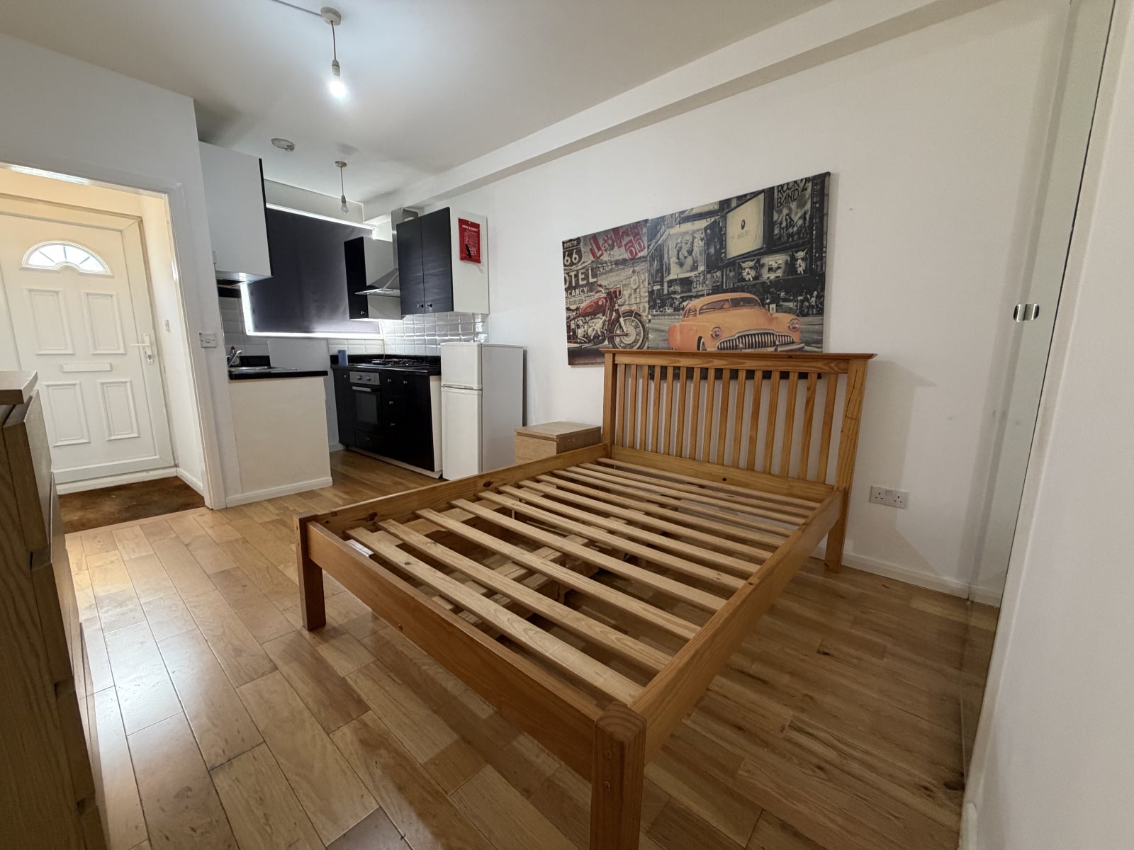 Flat Canning Crescent in Greater London