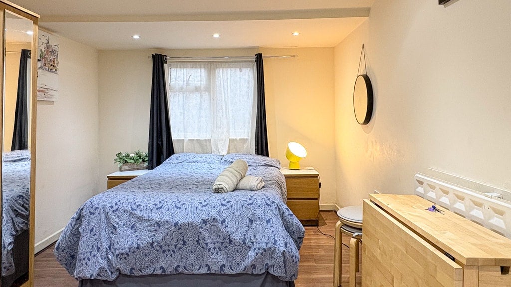 Room Park Avenue in Greater London