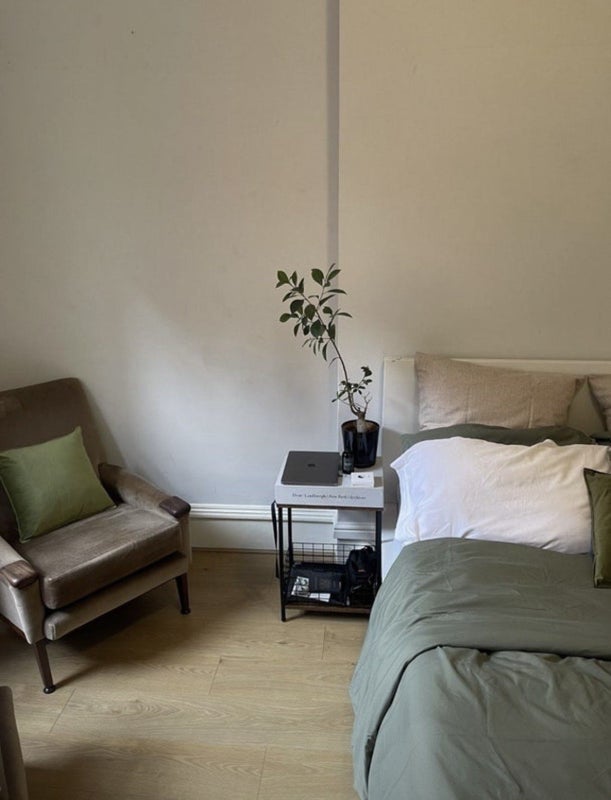 Room Bridges Place in Greater London