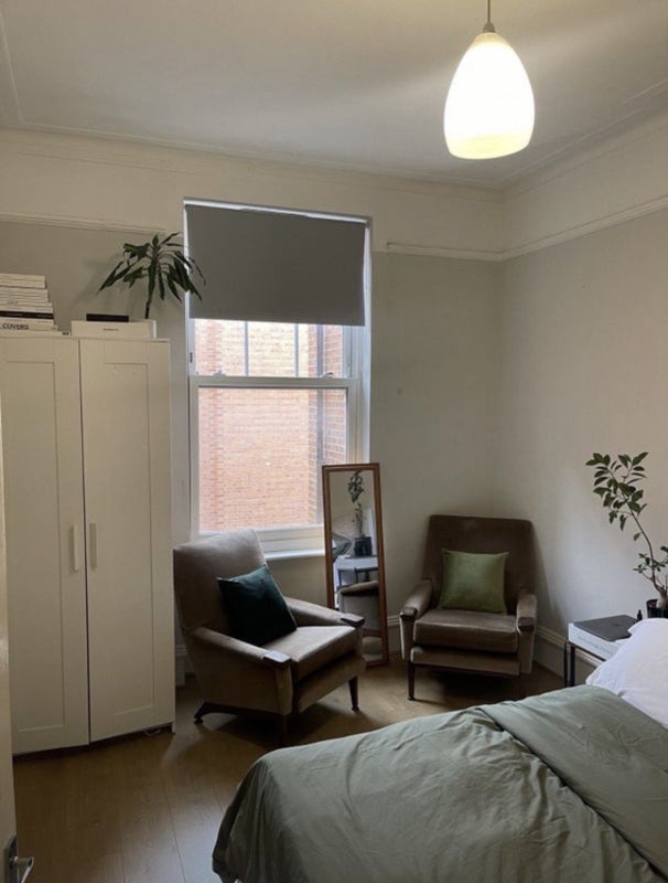 Room Bridges Place in Greater London