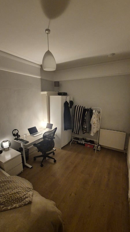 Room Bridges Place in Greater London