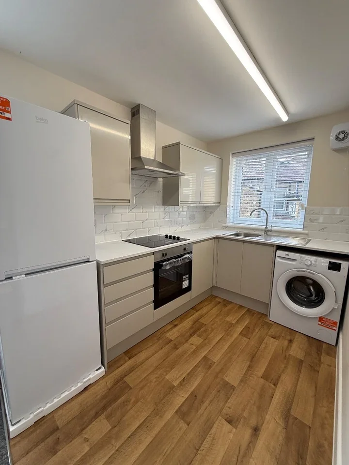 Flat Grosvenor Road in Greater London