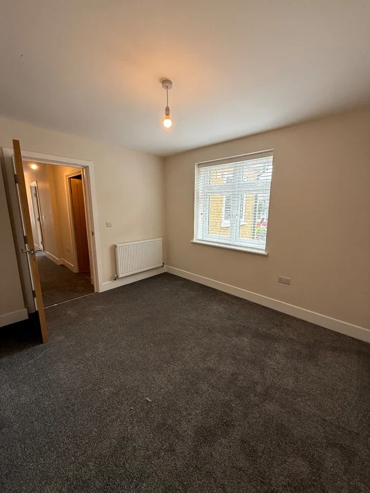 Flat Grosvenor Road in Greater London