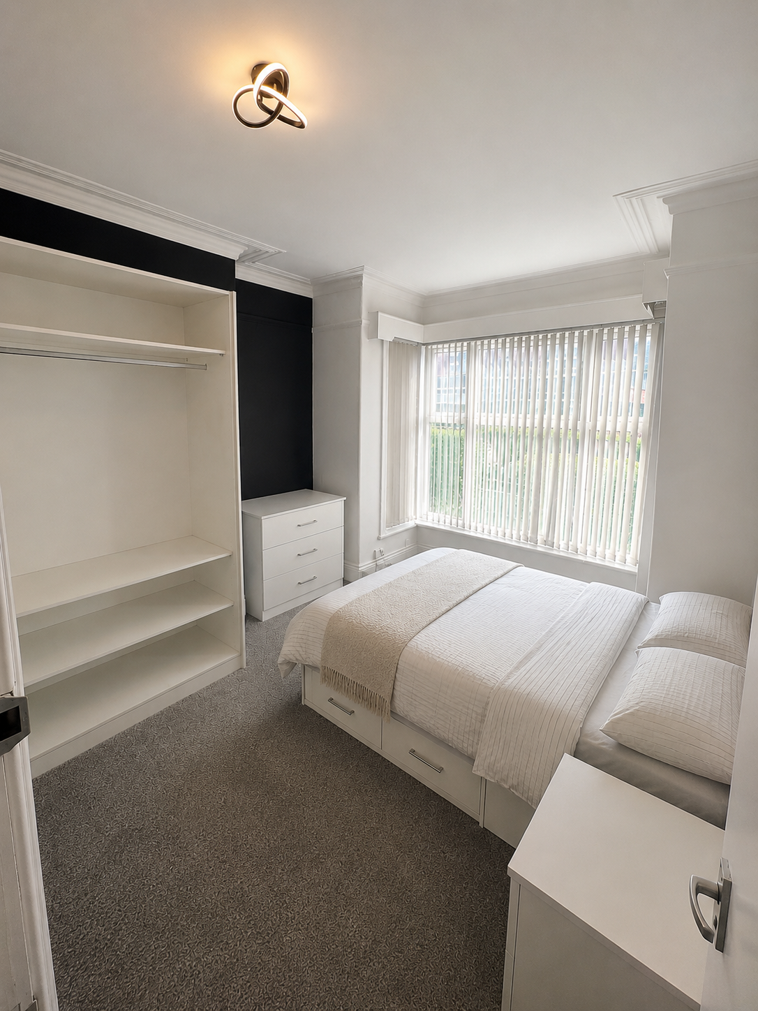 Flat Kirkstall Lane in Leeds