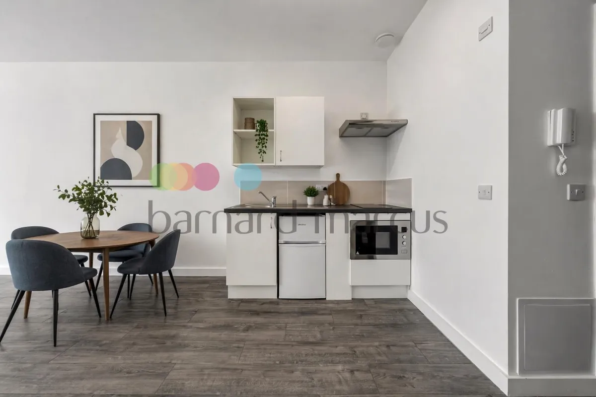 Flat Purley Way in Greater London