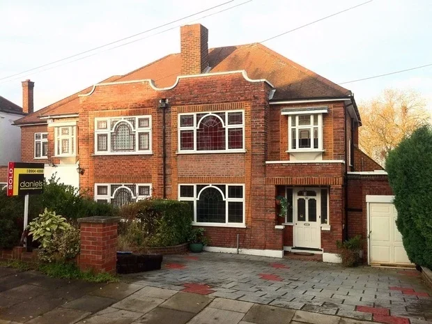 House Blockley Road in Greater London