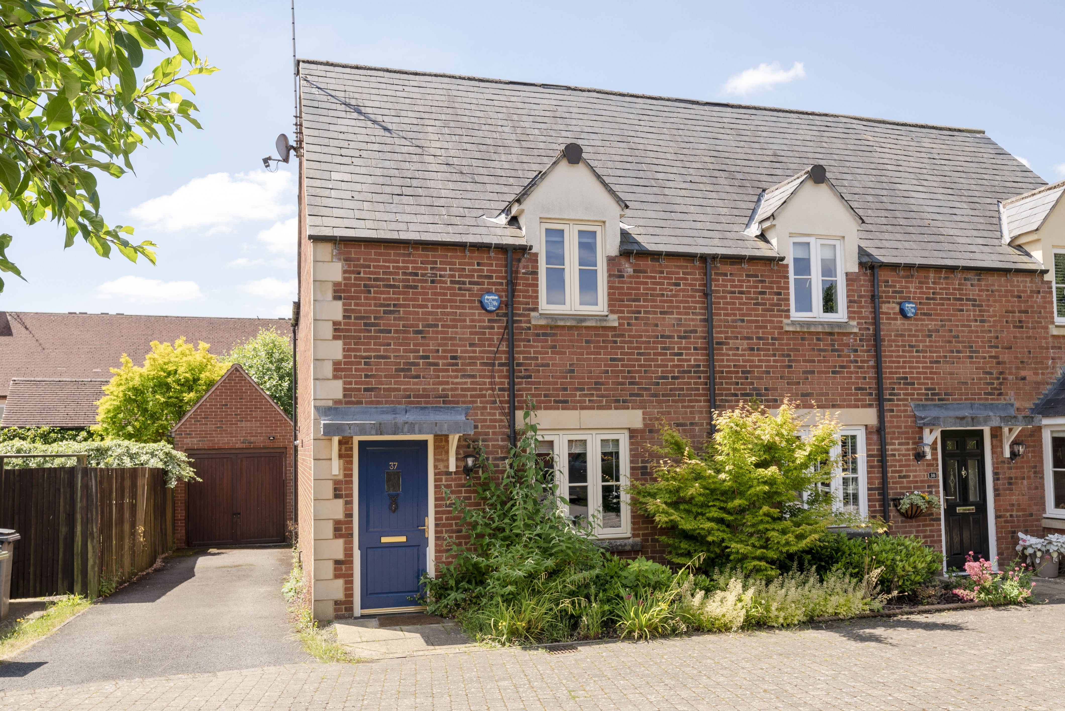 House Roundhouse Mews in Cotswold District