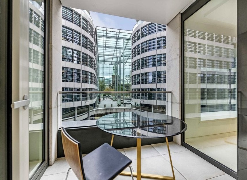 Flat Water Lane in City of London