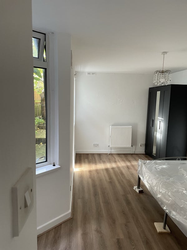 Room Selsdon Road in Greater London
