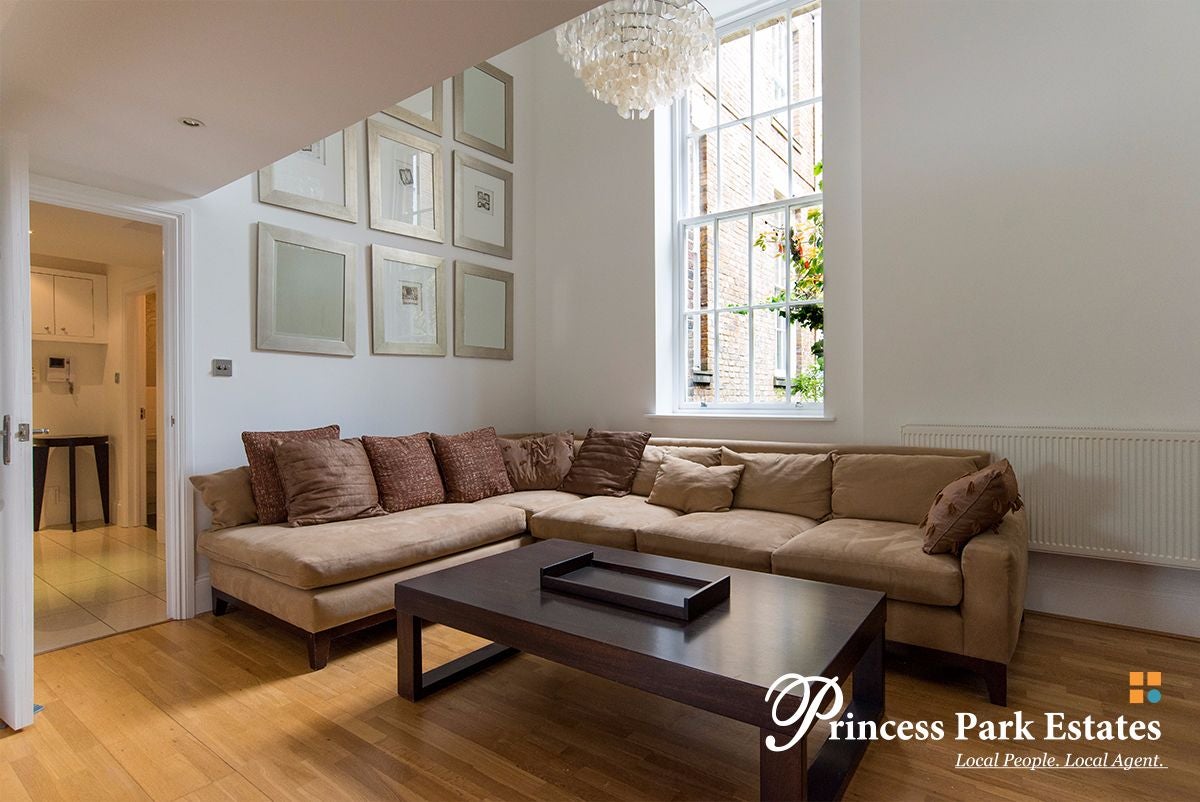 Flat Royal Drive in Greater London