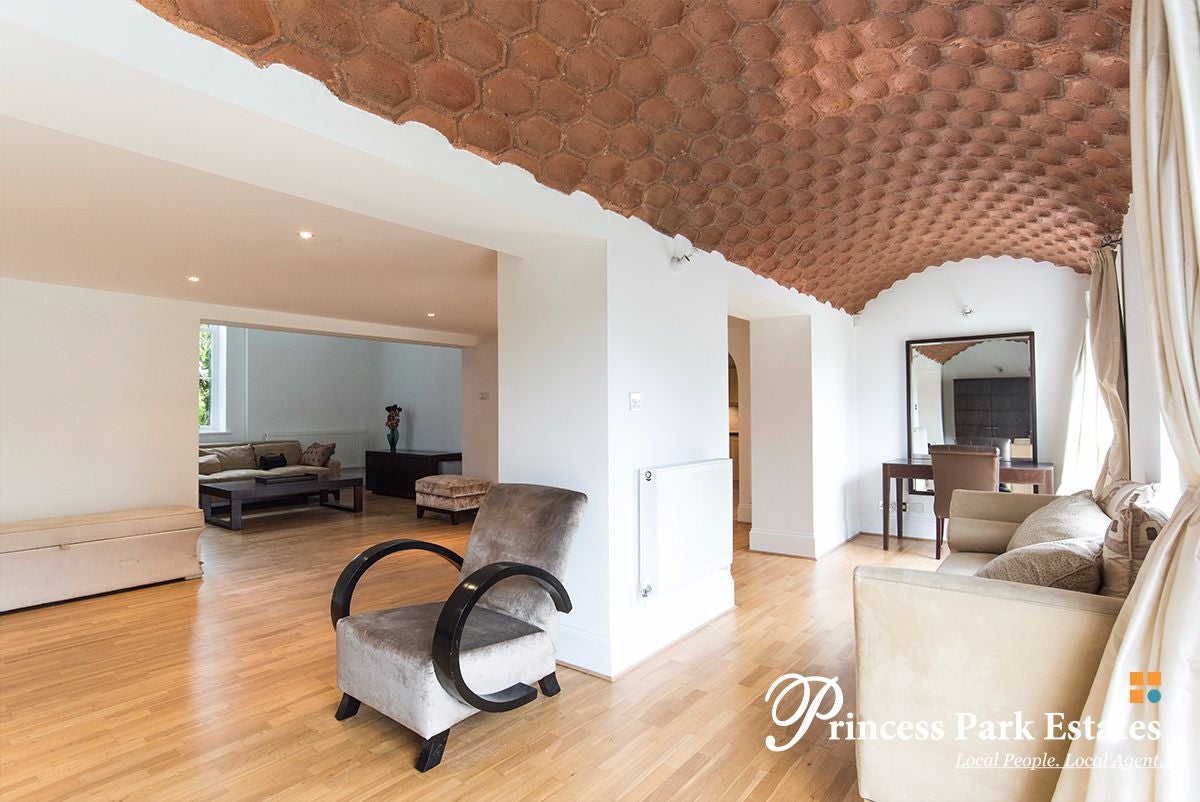 Flat Royal Drive in Greater London
