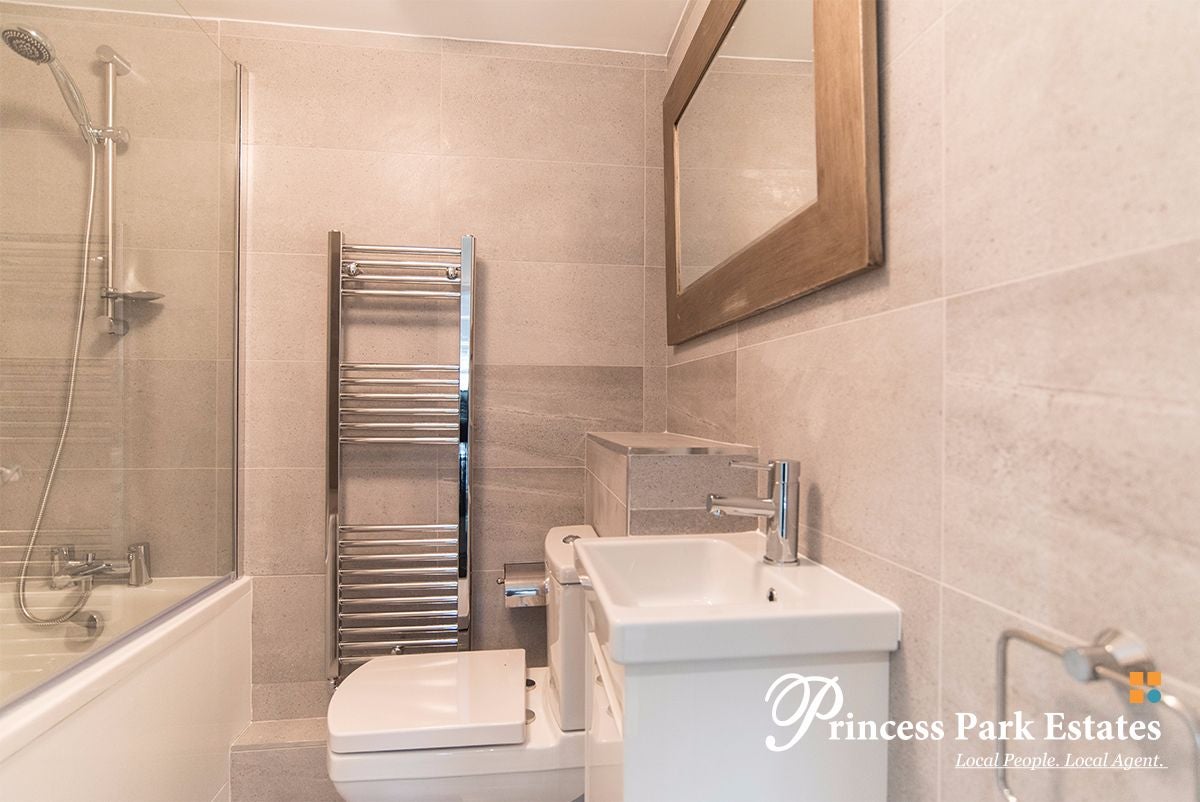 Flat Royal Drive in Greater London