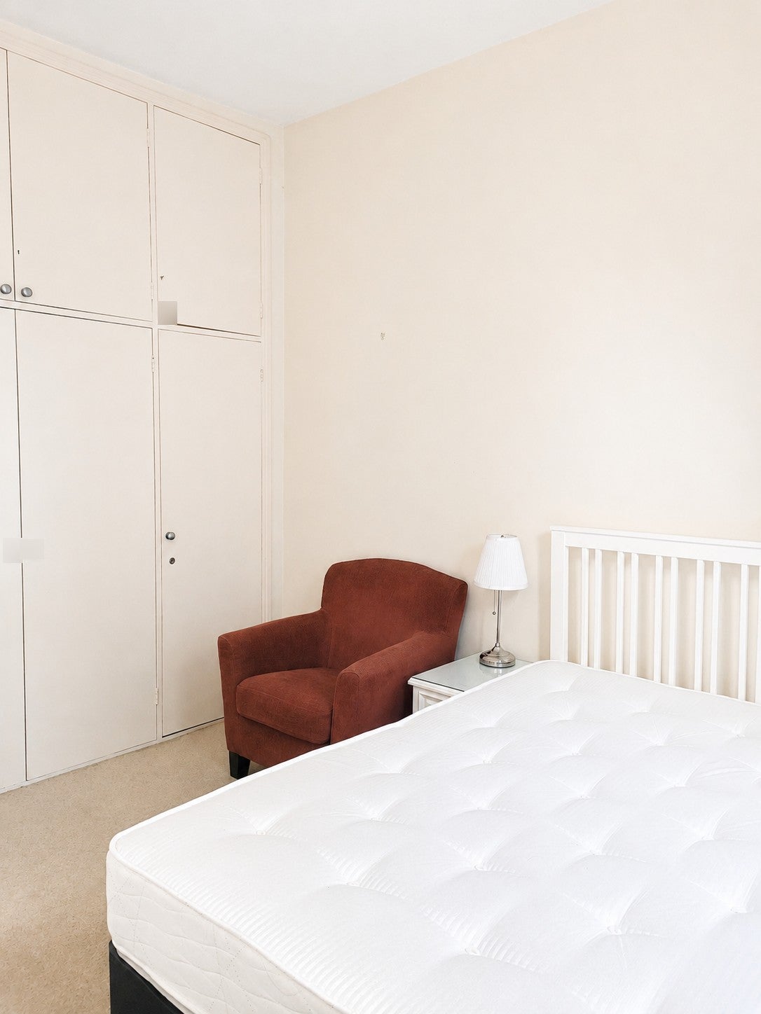 Flat Kempsford Gardens in Greater London