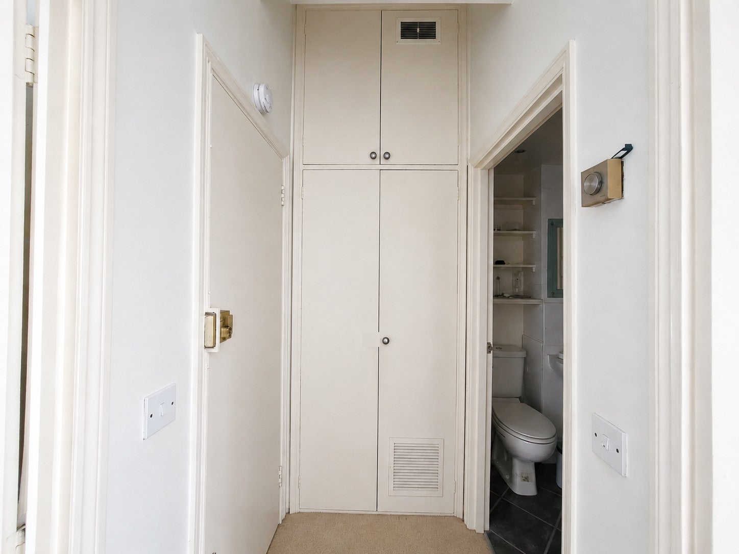 Flat Kempsford Gardens in Greater London