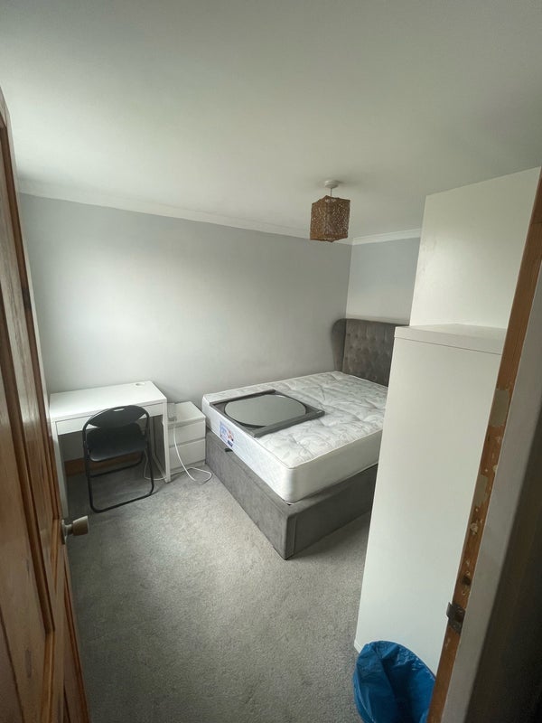 Room Dyson's Road in Greater London
