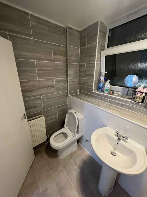Room Crondall Street in Greater London