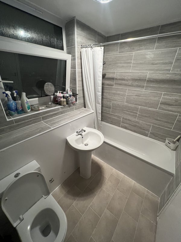 Room Crondall Street in Greater London