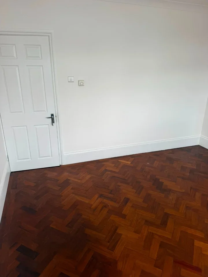 Flat Hornchurch Road in Greater London