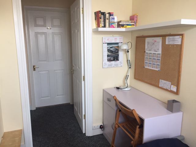 Room Shirley Avenue in Greater London