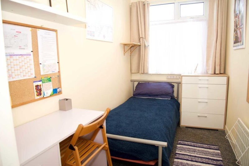 Room Shirley Avenue in Greater London